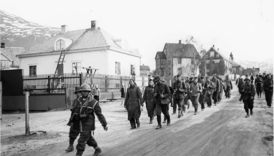 Polske soldater med tyske krigsfanger etter gjenerobringen av Narvik 29. mai 1940.