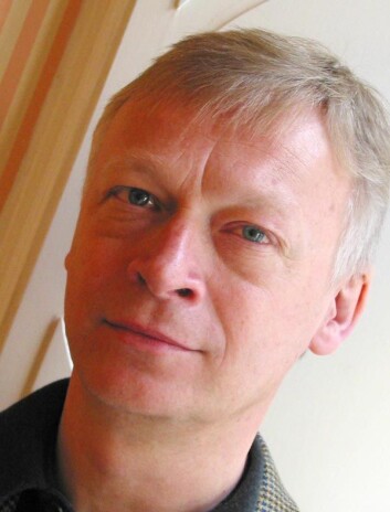 "- Studiene bekrefter noen antakelser om den farmasøytiske industrien, der store pengeinteresser er på spill, sier professor i etikk, Knut W. Ruyter, ved Forskningsetiske komiteer. (Foto: Sigrid Skavlid)" "- Studiene bekrefter noen antakelser om den farmasøytiske industrien, der store pengeinteresser er på spill, sier professor i etikk, Knut W. Ruyter, ved Forskningsetiske komiteer. (Foto: Sigrid Skavlid)"