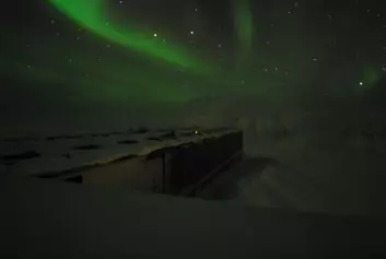 "Kjell Henriksen observatoriet ligger 500 meter over havet og forskerne kan observere det nære verdensrom og nordlyset uforstyrret. Dette bildet er tatt klokken 04:30 den 10. januar 2008."