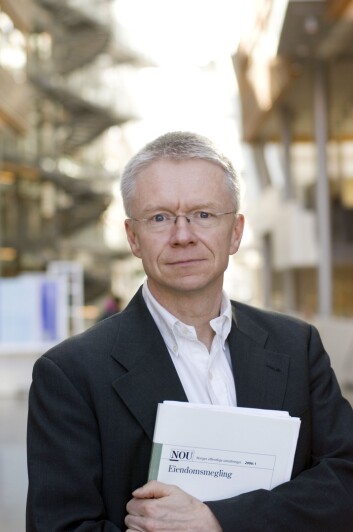 "BI-professor Tore Bråthen har ledet en utredning som har vurdert opprettelsen av et gjeldsregister i Norge." "BI-professor Tore Bråthen har ledet en utredning som har vurdert opprettelsen av et gjeldsregister i Norge."