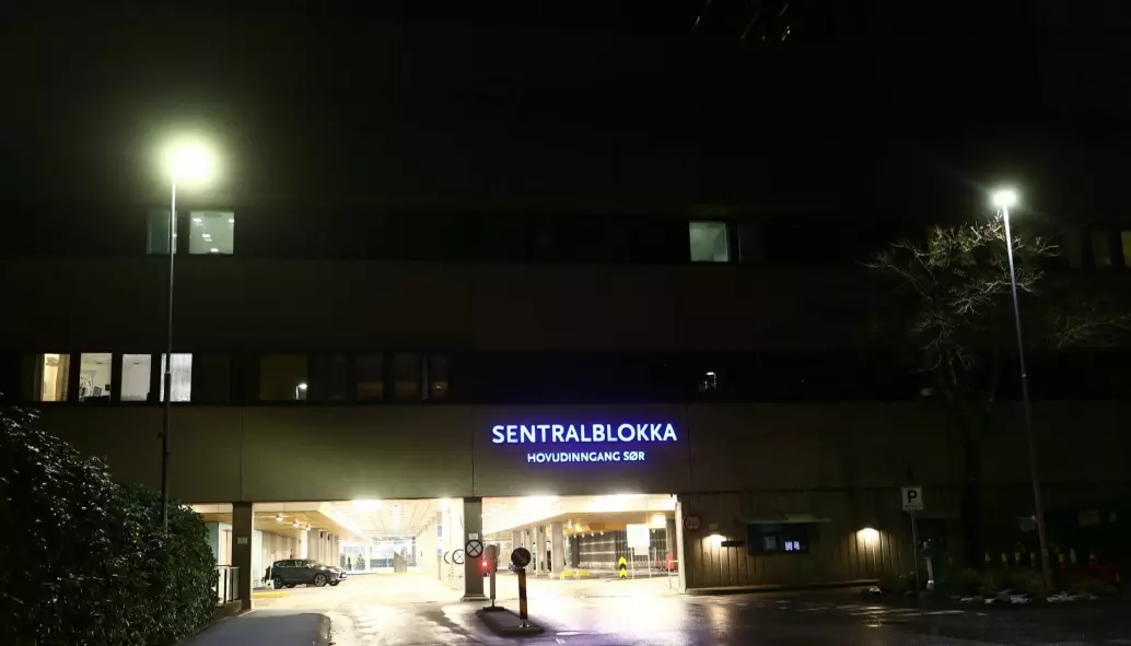 Haukeland universitetssjukehus tok 31 pasientar med endetarmskreft med i eit vent-og-sjå-opplegg, trass i at kreften til fleire av pasientane ikkje var heilt borte etter strålebehandling.