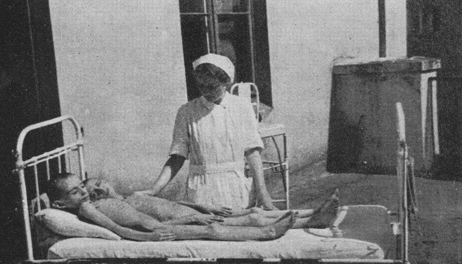 Pasienter som deltok i studien i Warszawa-ghettoen. Bildet ble smuglet ut.
