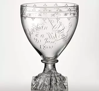 Drikkeglass laget ved Gjøvik verk. År 1800.
