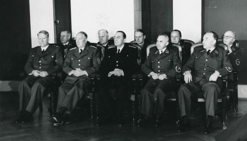 Partileder og ministerpresident Vidkun Quisling med flere av statsrådene i hans «nasjonale regjering», fotografert i 1942 eller 1943.