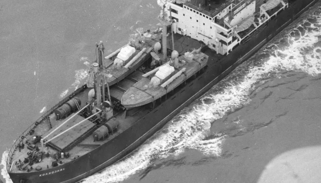 Cuba 1962. Det sovjetiske lasteskipet KOLKHOZNIK på vei til Cuba – før den amerikanske blokaden som til slutt skulle sette en stopper for den to uker lange Cubakrisen.