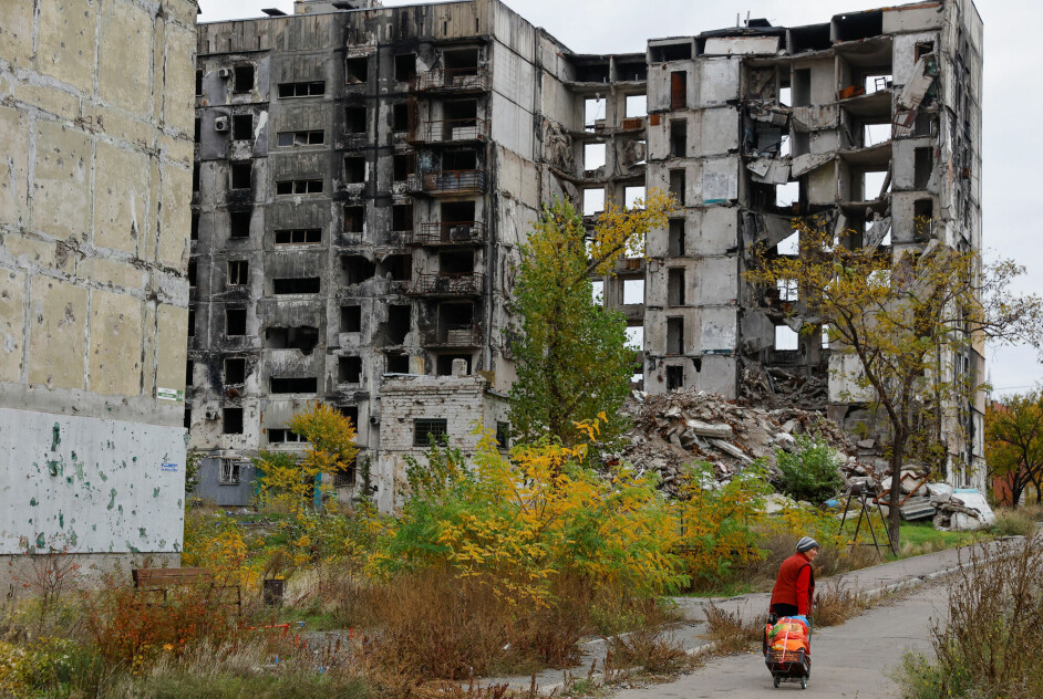 Ødeleggelsene i Ukraina er enorme. Har Norge et spesielt ansvar for å hjelpe? Eller er Norges store ekstrainntekter under krigen bare business as usual?