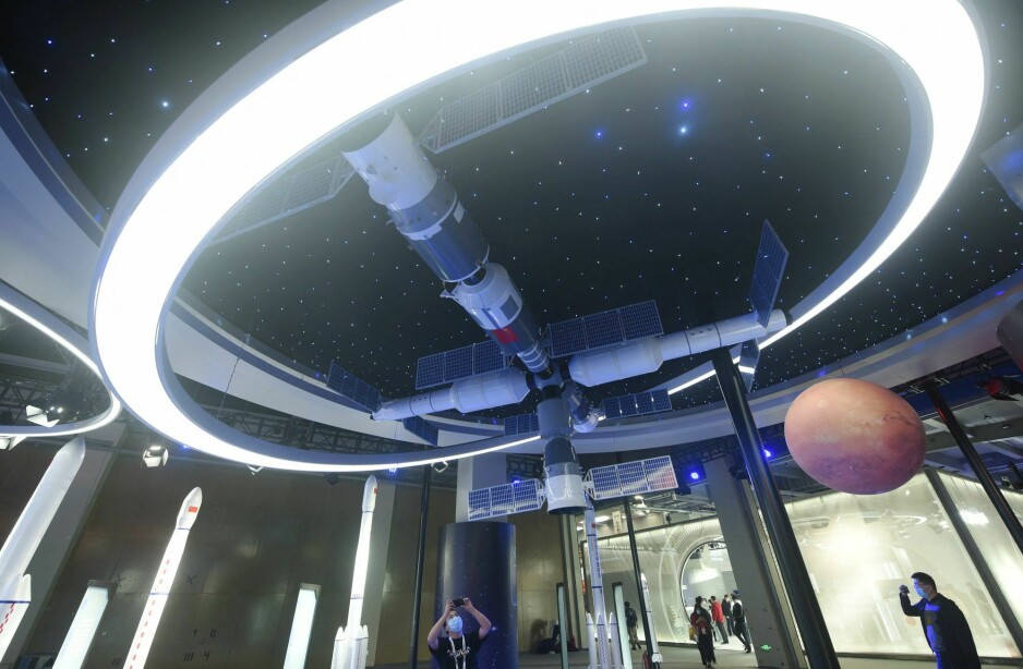 En modell av Tiangong-romstasjonen ble vist fram på en konferanse i Hangzhou i Zhejiang-provinsen i 2021. De tre sentrale modulene i denne romstasjonen er nå sendt opp og satt sammen.