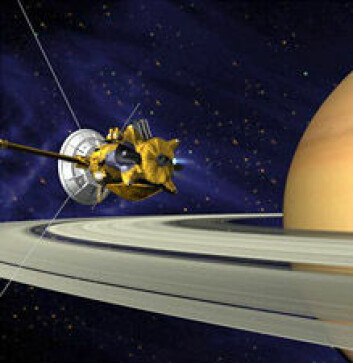 "Romsonden Cassini-Huygens ble skutt opp i oktober 1997. Den er et samarbeidsprosjekt mellom ESA og NASA. Romsonden nådde Saturn i juli 2004. I desember 2004 frisatte Cassini landingsproben Huygens. Huygens tok bakken på Titan i januar 2005. Bildet er en illustrasjon."