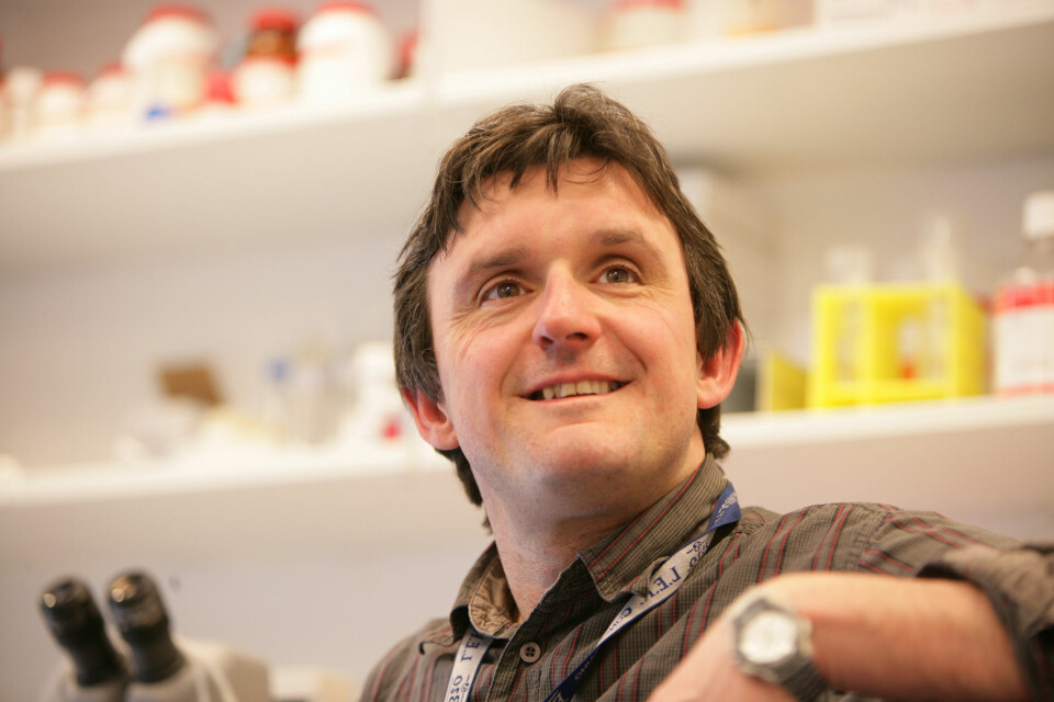 'Dr. Lyle Armstrong er en av forskerne som har utviklet hybrid-embryoet. Han og kollegene ved University of Newcastle ser ingen betenkeligheter med det de har gjort. (Foto: University of Newcastle)'