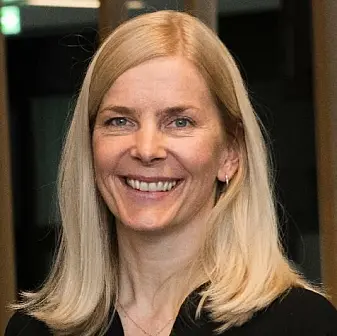 Trude Helen Flo er professor i cellebiologi og sier vi ikke trenger å frykte en tuberkuloseepidemi i Norge. Trude Helen Flo er professor i cellebiologi og sier vi ikke trenger å frykte en tuberkuloseepidemi i Norge.