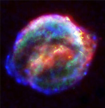 "Etter en supernovaeksplosjon blir det igjen mange ulike former for støv og gass. Dette er Keplers Supernovarester som ligger rundt 20 000 lysår borte fra jorden. Bildet er tatt av NASAs Spitzer-teleskop på flere ulike bølgelengder." "Etter en supernovaeksplosjon blir det igjen mange ulike former for støv og gass. Dette er Keplers Supernovarester som ligger rundt 20 000 lysår borte fra jorden. Bildet er tatt av NASAs Spitzer-teleskop på flere ulike bølgelengder."
