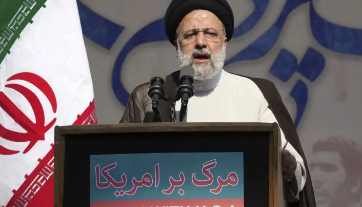 Irans president Ebrahim Raisi nevnes som en mulig kandidat til å bli Irans nye øverste leder, den dag den 83 år gamle ayatolla Ali Khamenei dør. Khamenei sitter på livstid, men ryktene sier at han er ved dårlig helse. Irans president Ebrahim Raisi nevnes som en mulig kandidat til å bli Irans nye øverste leder, den dag den 83 år gamle ayatolla Ali Khamenei dør. Khamenei sitter på livstid, men ryktene sier at han er ved dårlig helse.
