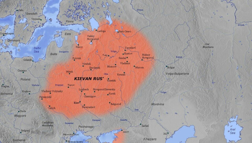 Kyiv-Rus (norrønt: Gardariket) på 1000-tallet. Riket ble antakelig grunnlagt av svenske vikinger på 800-tallet med Novgorod i nord som hovedstad. Da riket var på sitt mektigste under Jaroslav den Vise på 1000-tallet, hadde Kyiv i sør blitt hovedstad. Norge og Sverige ser du oppe til venstre.