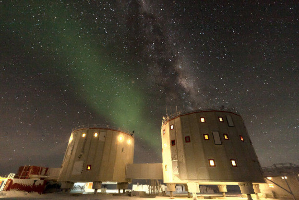 Concordia under sørlyset i det indre av Antarktis. Foto: (Foto: ESA)
