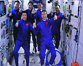Tre kinesiske romfarere har kommet frem til romstasjon