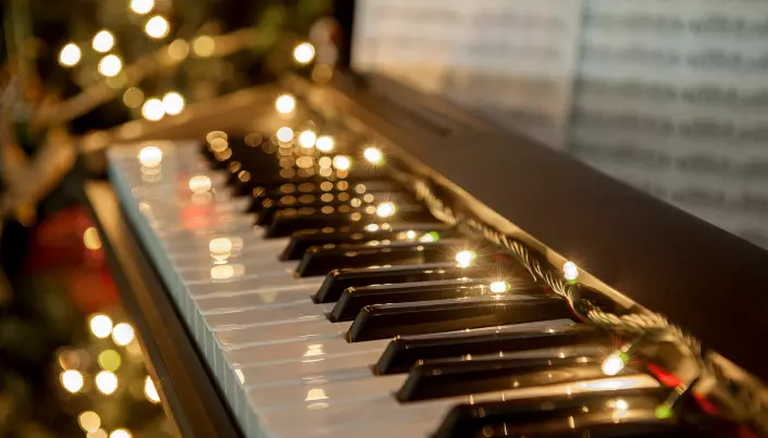 Et litt ustemt piano hører med i en typisk julelåt.