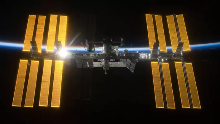 Den internasjonale romstasjonen fyller 15 år 20. november 2013. Siden 2000 har det hele tiden vært mennesker ombord i laboratoriet i rommet. (Foto: NASA)