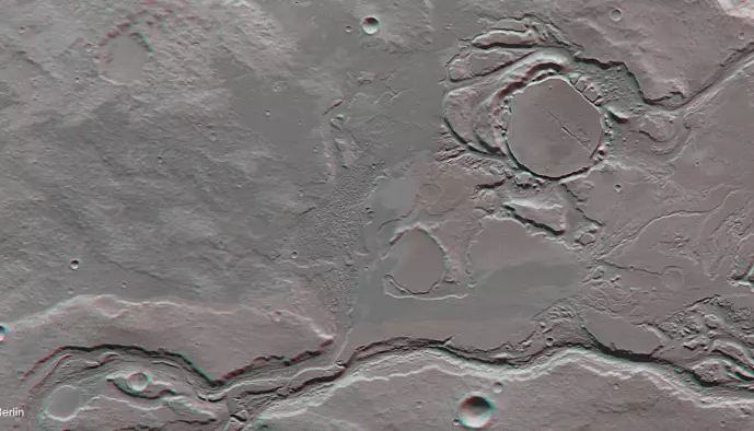 Her kan du se tydelige kanaler som sannsynligvis er gravd ut av store flommer på Mars. Bildet er tatt av sonden MArs Express som går i bane rundt Mars.