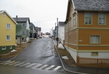 Gate i Vardø, ein regnfull dag tidleg i mai. Foto: Øystein A. Vangsnes Gate i Vardø, ein regnfull dag tidleg i mai. Foto: Øystein A. Vangsnes