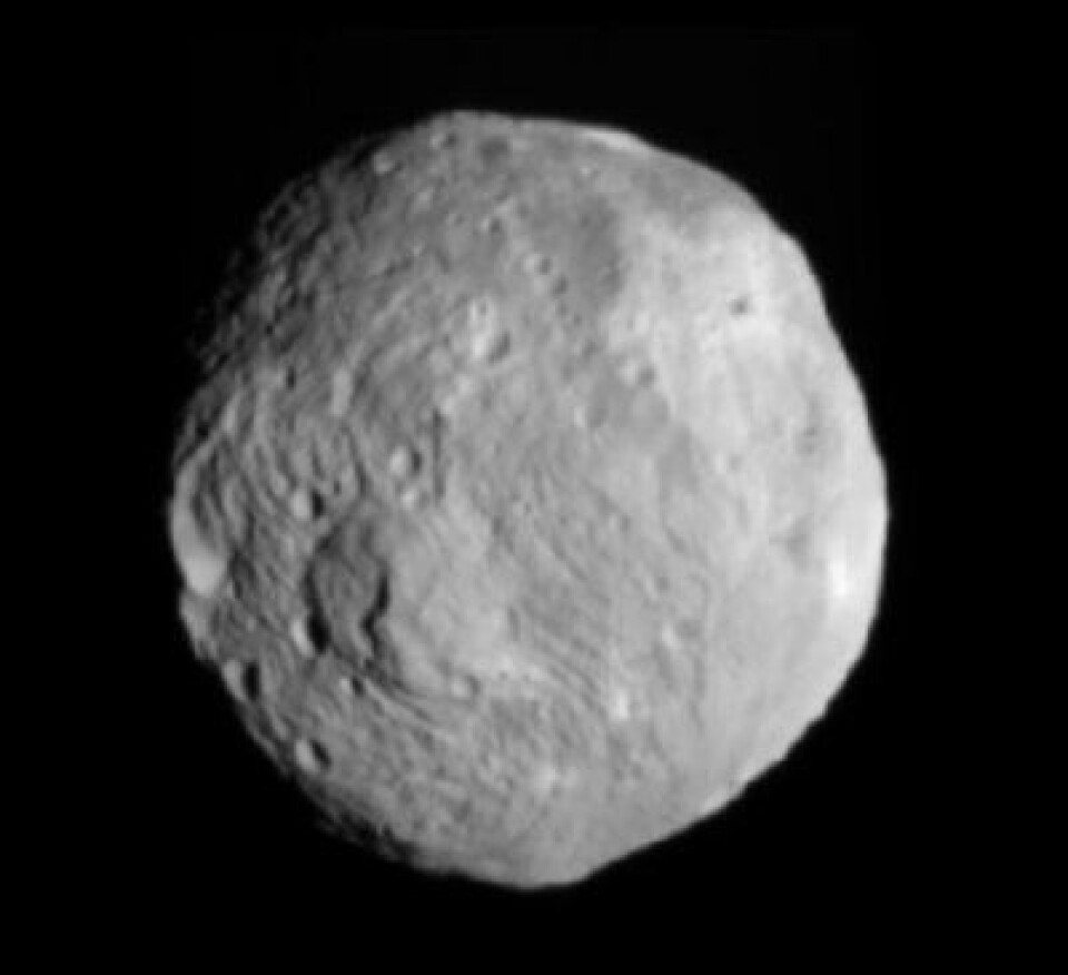 Vesta, sett fra NASAs romsonde Dawn den 9. juli. (NASA/JPL-Caltech/UCLA/MPS/DLR/IDA) (Foto: NASA/JPL-Caltech/UCLA/MPS/DLR/IDA)