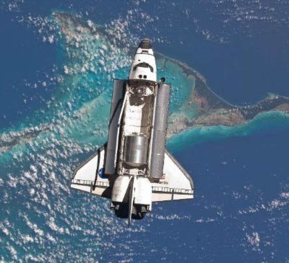 NASAs romferge sett fra den internasjonale Romstasjonen, her over et skyfritt Bahamas. (NASA) (Foto: NASA)