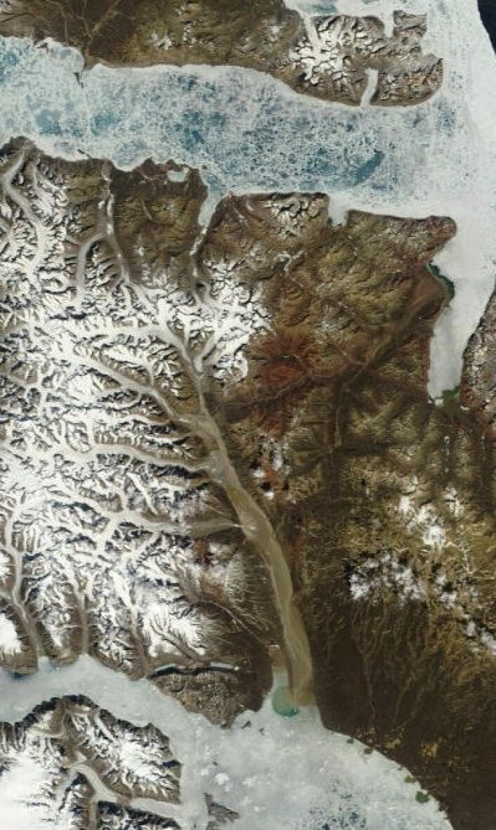 Noen som ser hvor dette er? Bildet er tatt fra satellitten Aqua 20. juni. (Foto: (NASA Aqua MODIS)) Noen som ser hvor dette er? Bildet er tatt fra satellitten Aqua 20. juni. (Foto: (NASA Aqua MODIS))