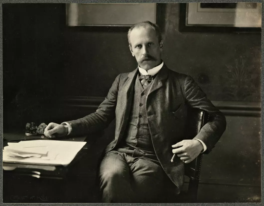 Fridtjof Nansen was an idiosyncratic diplomat who went his own way. An impatient man, he had no sense for the bureaucratic procedures that he, as royal emissary, was expected to navigate. Here he sits at his desk in the ambassador's residence in London, approximately 1907.