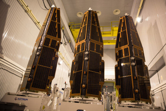 Swarm-satellittene før oppskyting. De tre satellittene skal undersøke jordas magnetfelt. Foto: ESA/M. Shafiq (Foto: ESA/M. Shafiq) Swarm-satellittene før oppskyting. De tre satellittene skal undersøke jordas magnetfelt. Foto: ESA/M. Shafiq (Foto: ESA/M. Shafiq)