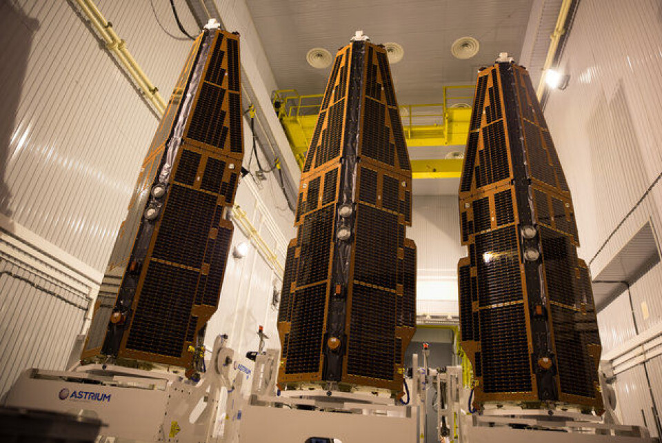 Swarm-satellittene før oppskyting. De tre satellittene skal undersøke jordas magnetfelt. Foto: ESA/M. Shafiq (Foto: ESA/M. Shafiq)