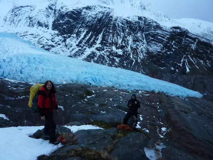 Miriam and Thomas with the glacier tongue in the background. (Foto: (Photo: Miriam Jackson))