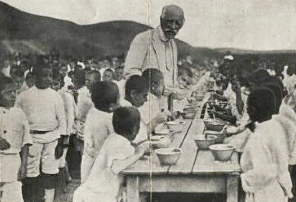 In Armenia, Nansen remains an important figure. As High Commissioner for Refugees, ‘Nansen passports’ enabled 320,000 Armenian refugees to travel to the country of their choice. In 1925, he was responsible for settling 7,000 displaced people in Armenia. Here he is shown visiting a group of orphaned Armenian children.