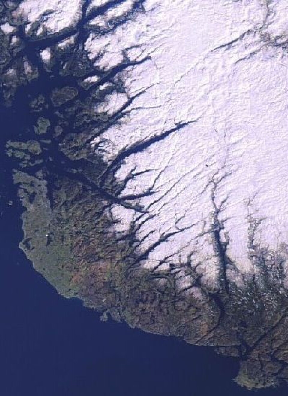 En lett blanding av vinter og vår i områdene rundt Jæren, Ryfylke og Dalstrøka Innafor. Her sett fra ENVISAT 2. mars. (Foto: (ESA MERIS))
