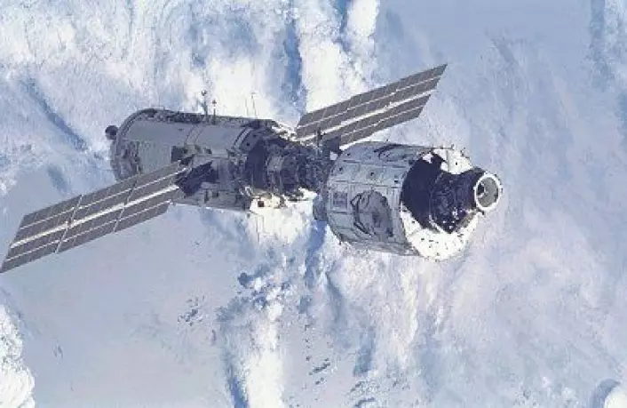 Zarya og Unity, de to første modulene i den internasjonale romstasjonen, i 1998. (Foto: NASA)