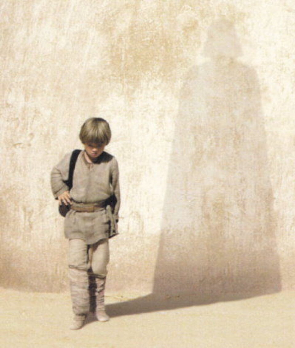 Dette bildet av den unge romfarer Anakin Skywalker og hans skjebnetunge skygge får symbolisere det tragiske som skjedde 22 juli. (Reklamebilde fra Lucasfilm for Star Wars Episode 1) (Foto: Lucasfilm Ltd & TM)