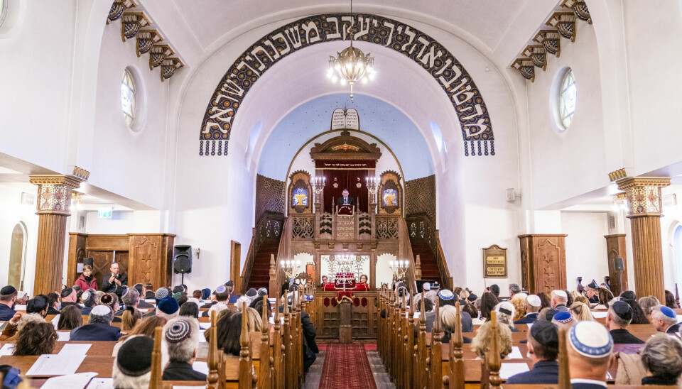 Senter for studier av Holocaust og livsynssminoriteter har gitt ut en ny holdningsundersøkelse som viser utbredelsen av antisemittiske og muslimfiendtlige holdninger i Norge. Bilde fra 100-årsjubileet til synagogen i Oslo i 2021.