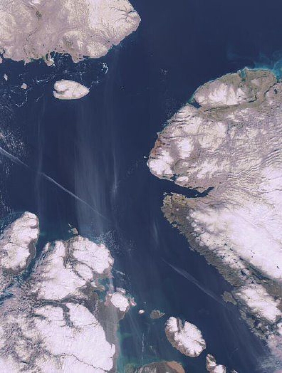 Fortsatt isfritt i Barrow Strait, der Ousland & Co skal passere om noen dager. Her sett fra ENVISAT i går 17 sept. (Nord skrått opp til venstre). (ESA)