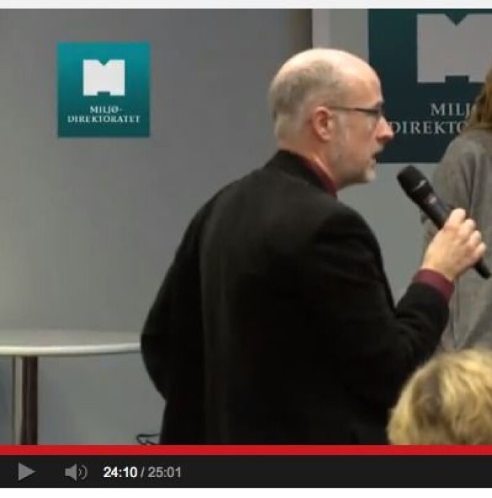 Han som stilte spørsmål om klimafølsomheten på Frokostseminaret 7. mars. (Foto: (Fra Miljødirektoratets video på YouTube)) Han som stilte spørsmål om klimafølsomheten på Frokostseminaret 7. mars. (Foto: (Fra Miljødirektoratets video på YouTube))