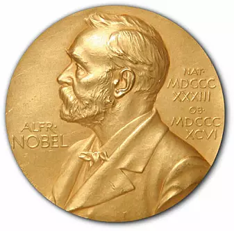 Vinnerne av Nobelprisen får en slik medalje. De får også ti millioner kroner.