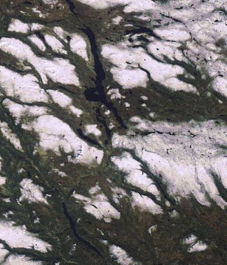 Elgjakta er årets høydepunkt for folk i Engerdal. Synd at snøen kom så tidlig der i år. Her sett fra ENVISAT 30. september. (ESA)