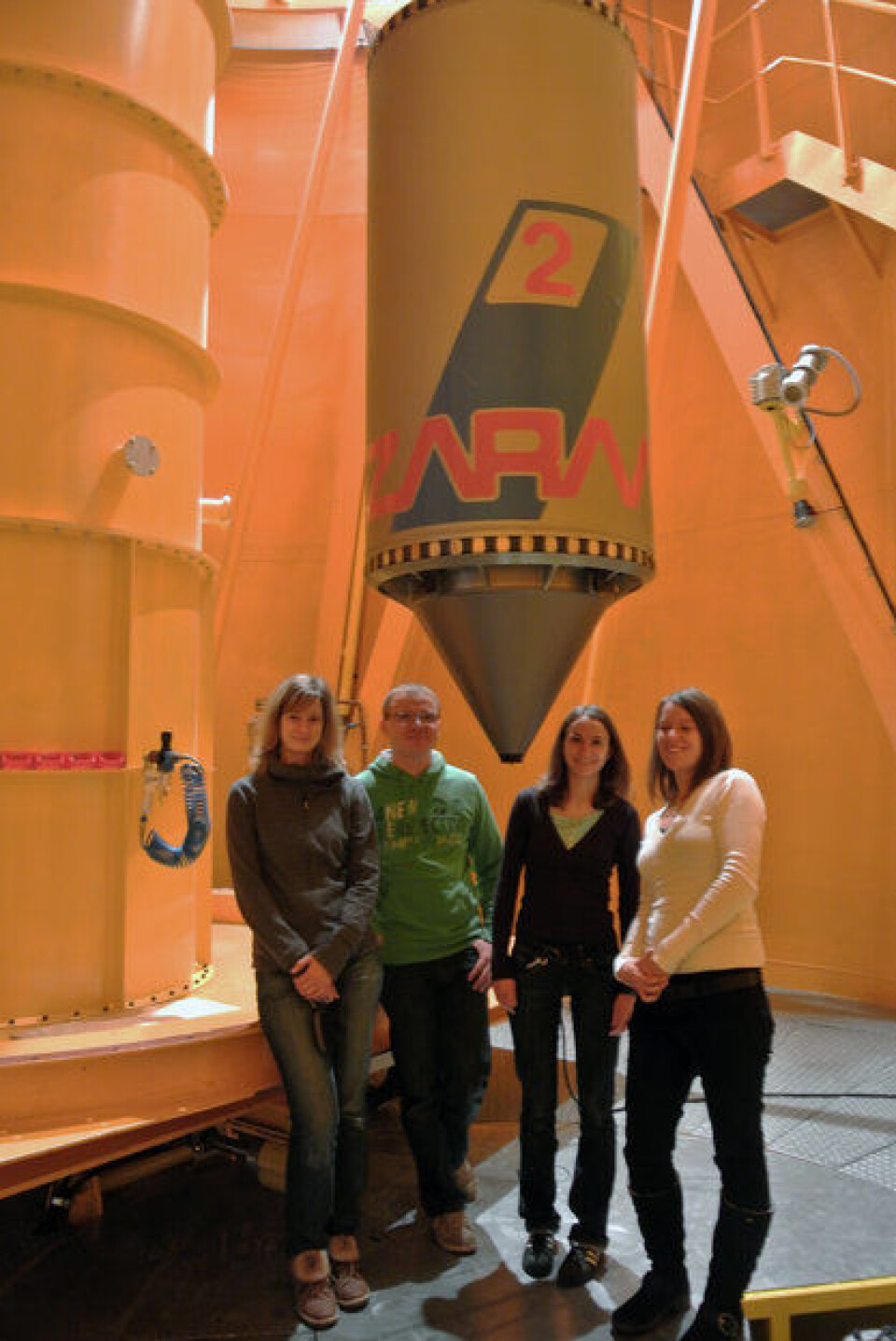 Vinnerne av ESAs studentprogram Drop Your Thesis! i 2012. De utførte sitt eget vitenskapelige forsøk i lav tygdekraft i falltårnet ZARM i Tyskland. (Foto: ESA/J. Makinen)