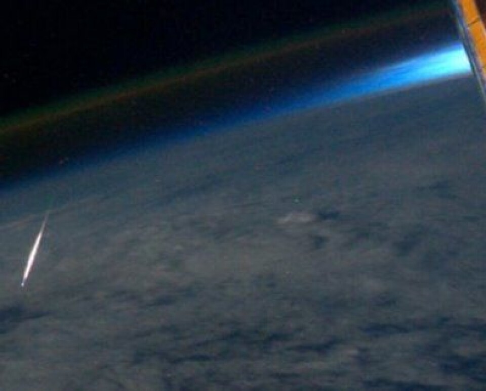 Glemte nesten å nevne at astronaut Ron Garan tok et fint bilde fra Romstasjonen nylig av et Perseide-stjerneskudd. (Foto: (NASA))