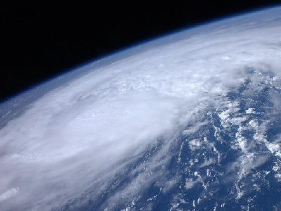Mens astronautene på Romstasjonen venter på en ny last med proviant, så kan de jo følge med på været nede på Jorda. Her er 'Irene' sett fra Romstasjonen allerede 22 august. (Foto: (NASA))