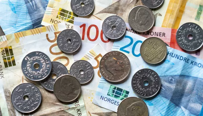 Vanlige penger som norske kroner kalles for fiatpenger.