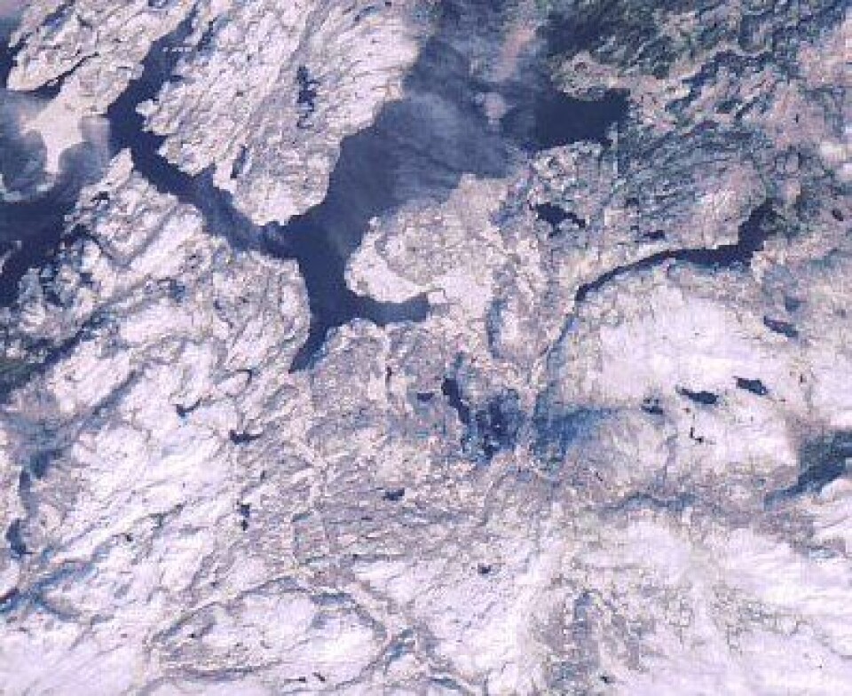 Det var trafikk-kaos i Trondheim tidligere i denne uken. Romforskere har funnet årsaken - snø på bakken! Her observert fra ENVISAT 21 oktober. (ESA)