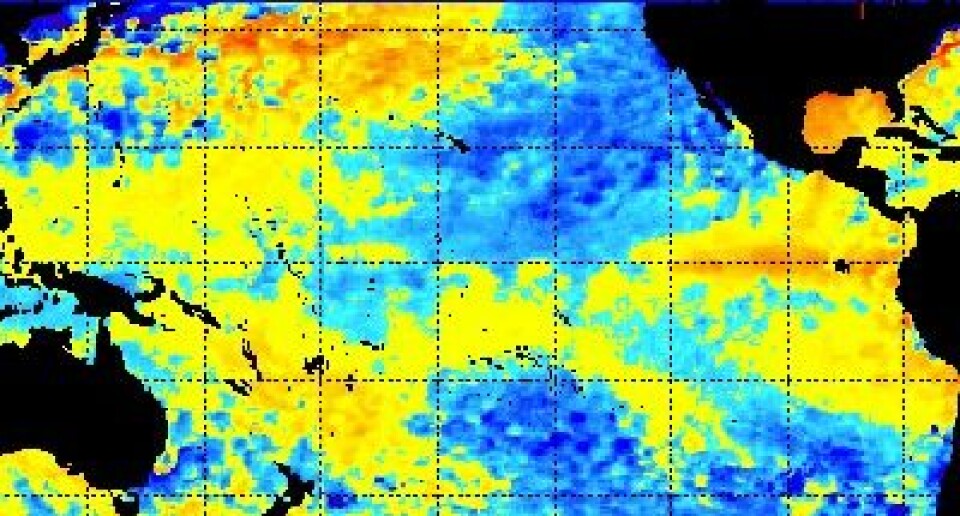 Havoverflatens temperatur (avvik fra normalen) i Stillehavet målt fra satellitt 12. april. La Nina forsvinner, og temperaturen bygger seg opp langs ekvator. Men det er store områder med kaldt overflatevann på noe høyere breddegrader. (Foto: (NOAA))