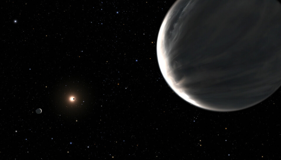 De to tvillingplanetene Kepler-138c og Kepler-138d (i grått) sirkler rundt en rød dverg. Målinger tyder på at de består av en veldig stor andel vann.