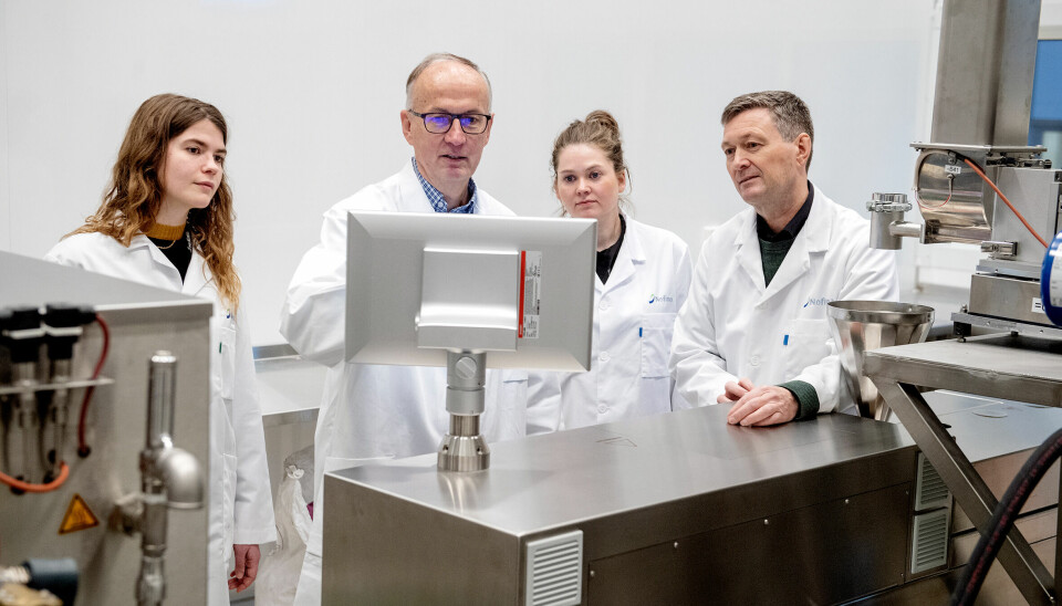 From left: PhD student Liv Sickel in HybridFoods, project leader Åge Oterhals, and researchers Tone Aspevik and Tor Andreas Samuelsen discussing over the extruder.