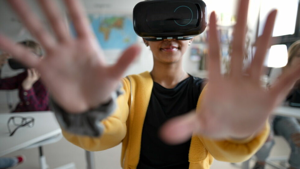 Med et par VR-briller kan hele verden slippes inn i klasserommet.