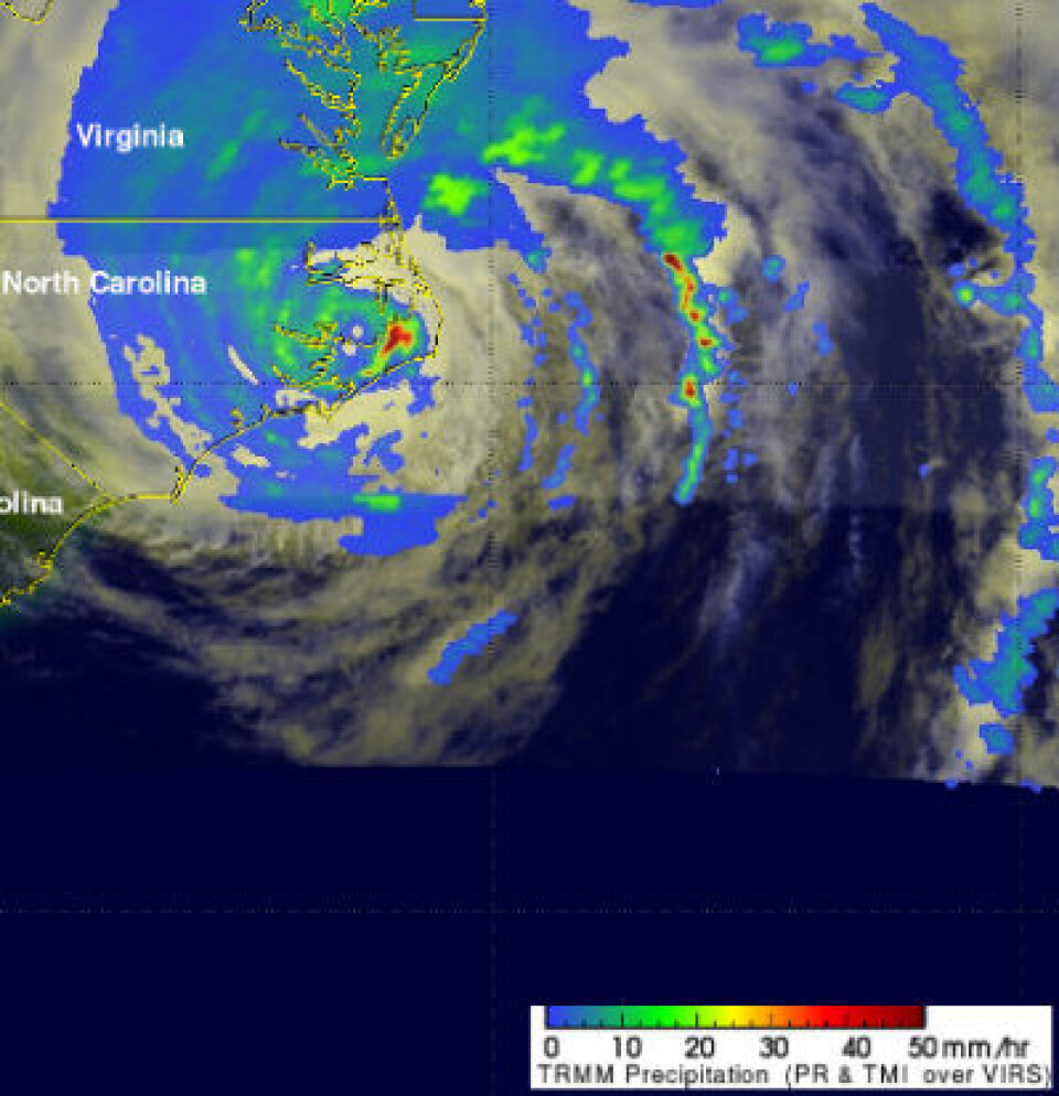 NASA oppskytningsbase på Wallops Island VA fikk 6 tommer regn, og målte 62 mph vindstyrke lørdag 27 august. Samme dag observerte satellitten TRMM denne fordelingen av nedbørsintensitet inne i 'Irene'. (Foto: (NASA/JAXA))