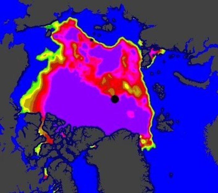 Iskart 15. august. Mye åpne råker fra russisk side inn til Nordpolen. Kompakt is på den kanadiske siden. (Foto: (EUMETSAT osisaf.met.no)) Iskart 15. august. Mye åpne råker fra russisk side inn til Nordpolen. Kompakt is på den kanadiske siden. (Foto: (EUMETSAT osisaf.met.no))